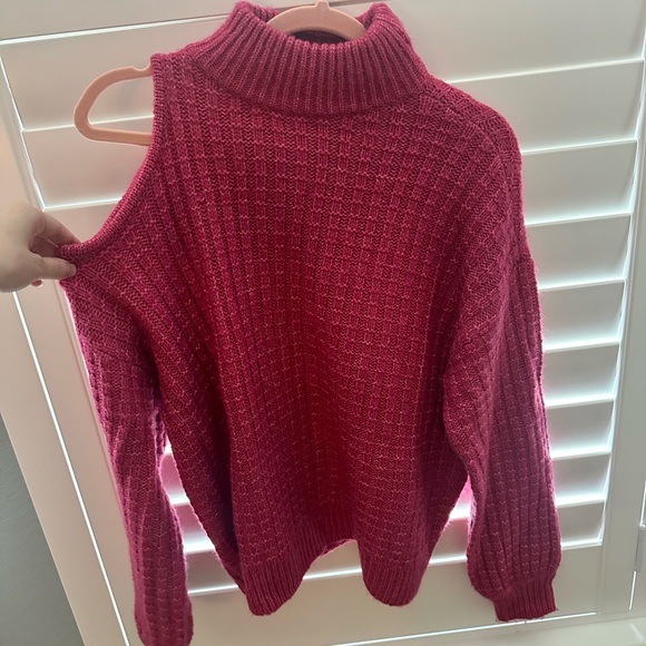 Cold Shoulder Sweater - Picture 1 of 3
